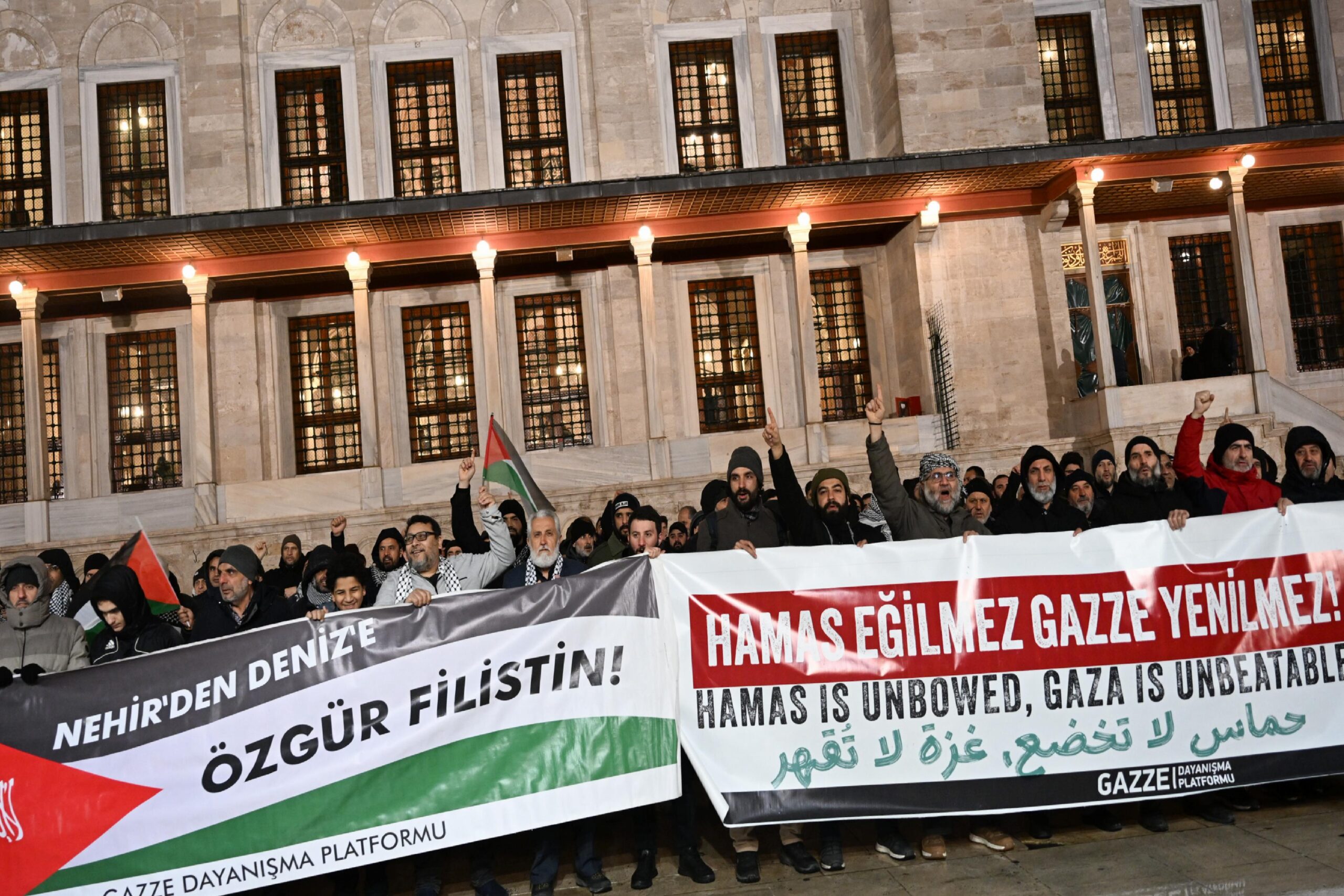 fatihte-israilin-gazzeye-saldirilari-protesto-edildi-haberi-1nD1KzsO.jpg