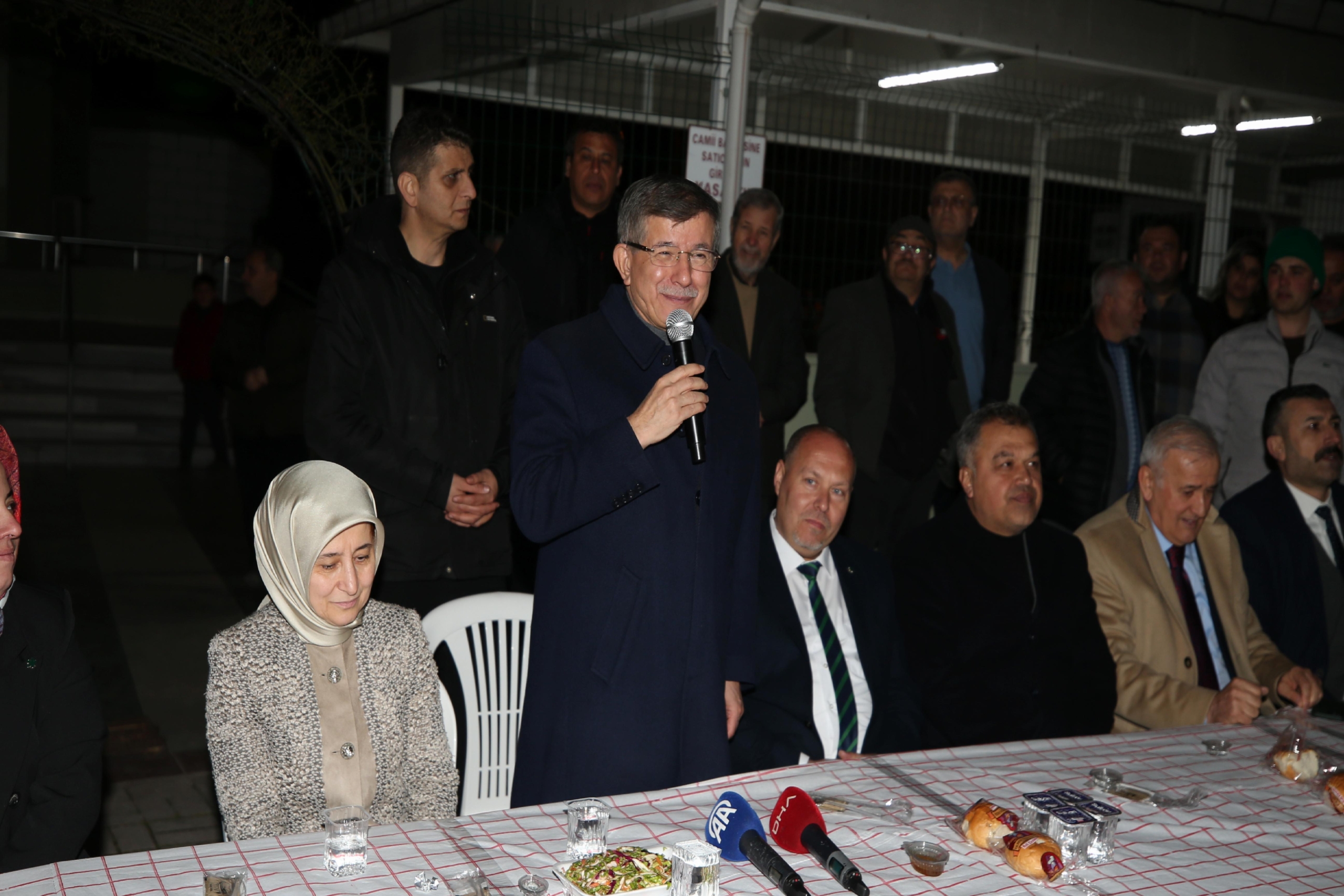 gelecek-partisi-genel-baskani-davutoglu-canakkalede-iftara-katildi-haberi-OzfIAdT3.jpg