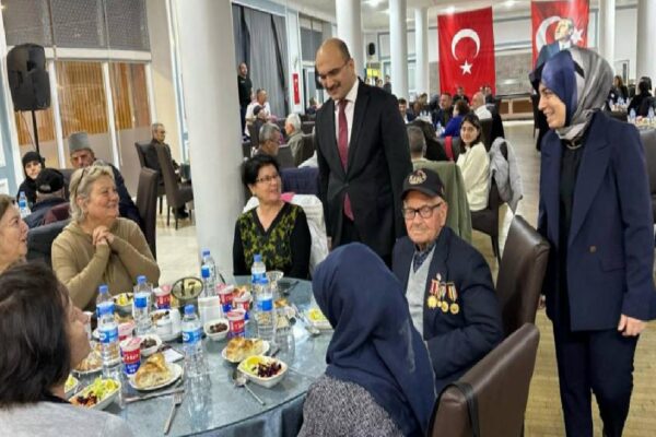 Gelibolu Kaymakamı Abacı şehit aileleri ve gazilerle iftar yaptı haberi