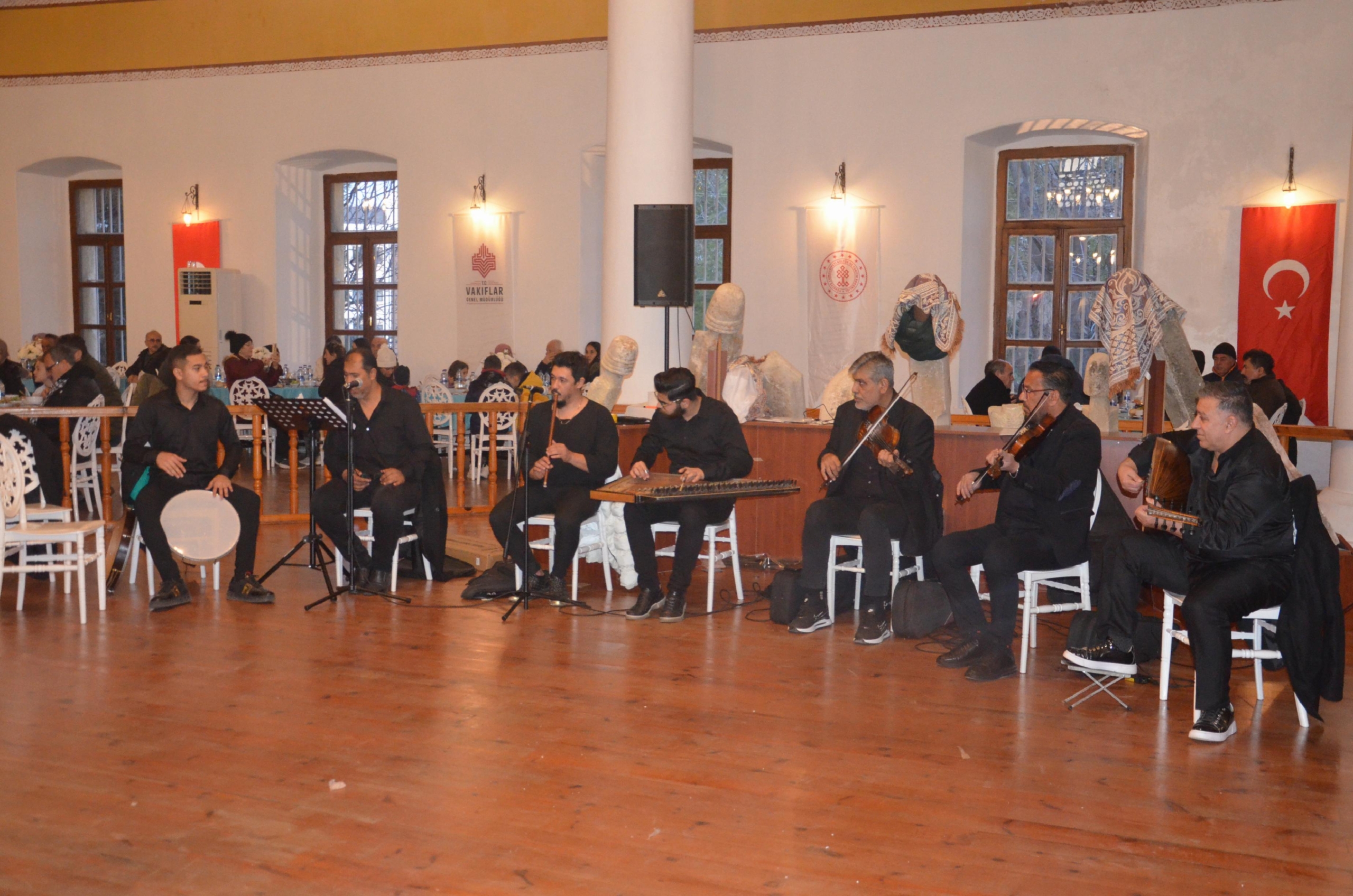 gelibolu-mevlevihanesinde-iftar-programi-gerceklestirildi-haberi-lTLShlDD.jpg