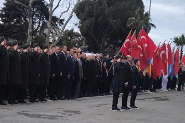 Gelibolu’da Şehitleri Anma Günü ve Çanakkale Deniz Zaferi’nin yıl dönümü için tören düzenlendi haberi