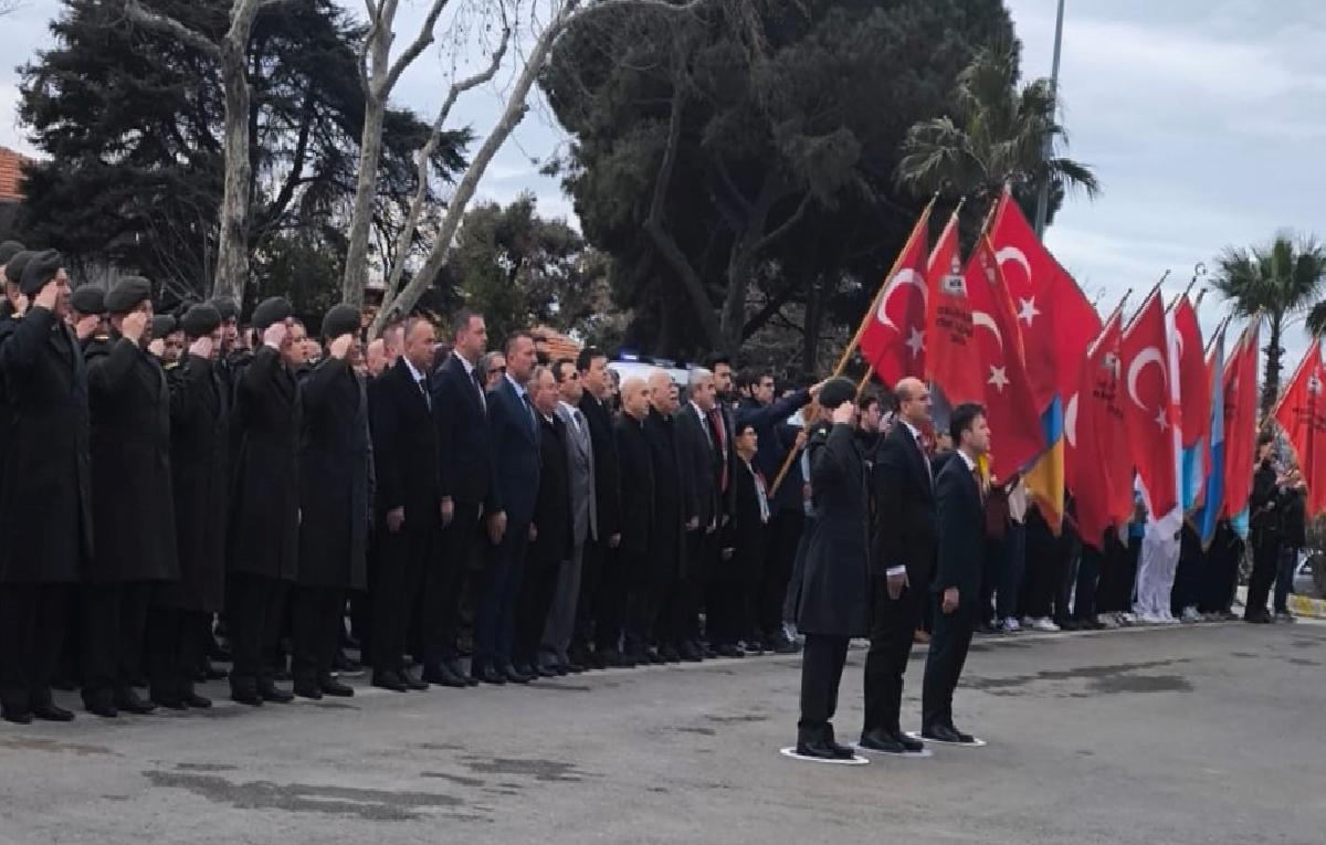 geliboluda-sehitleri-anma-gunu-ve-canakkale-deniz-zaferinin-yil-donumu-icin-toren-duzenlendi-haberi-eKXMq7Gg.jpg