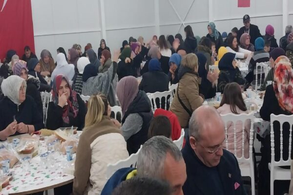 Gelibolu’da vatandaşlar iftarda buluştu haberi