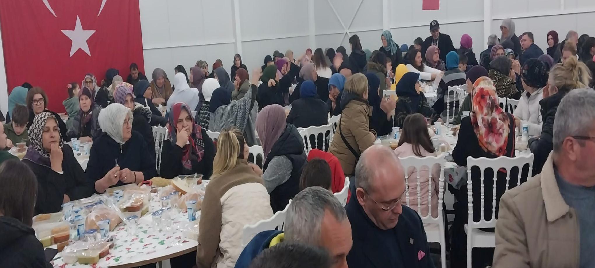 geliboluda-vatandaslar-iftarda-bulustu-haberi-jMhNy8zz.jpg