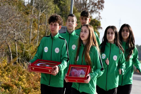 Gelibolu’dan Türk bayrağı, toprak ve deniz suyu Bilecik’e getirildi haberi