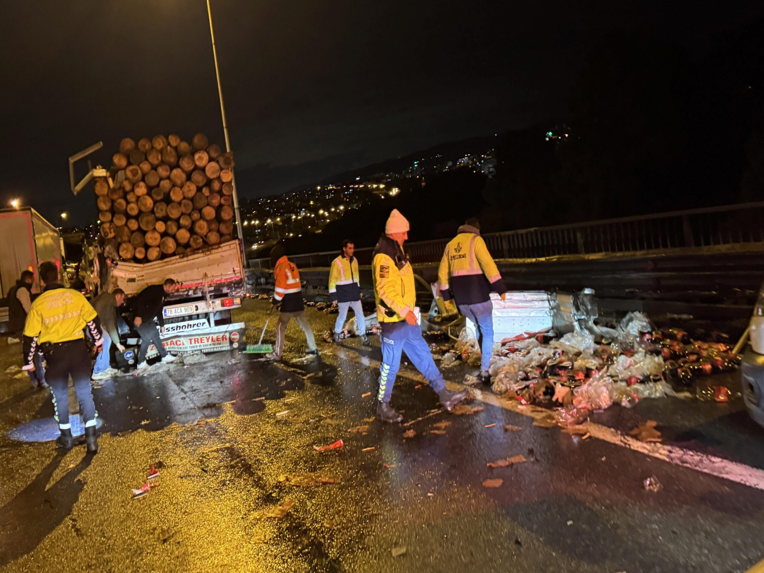 guncelleme-anadolu-otoyolunun-kocaeli-kesiminde-zincirleme-kaza-nedeniyle-kapanan-yol-yeniden-ulasima-acildi-TDPpeMCc.jpg
