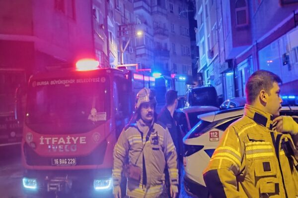 Bursa’da birlikte yaşadığı kadını benzinle yakmak istediği iddia edilen kişi tutuklandı haberi