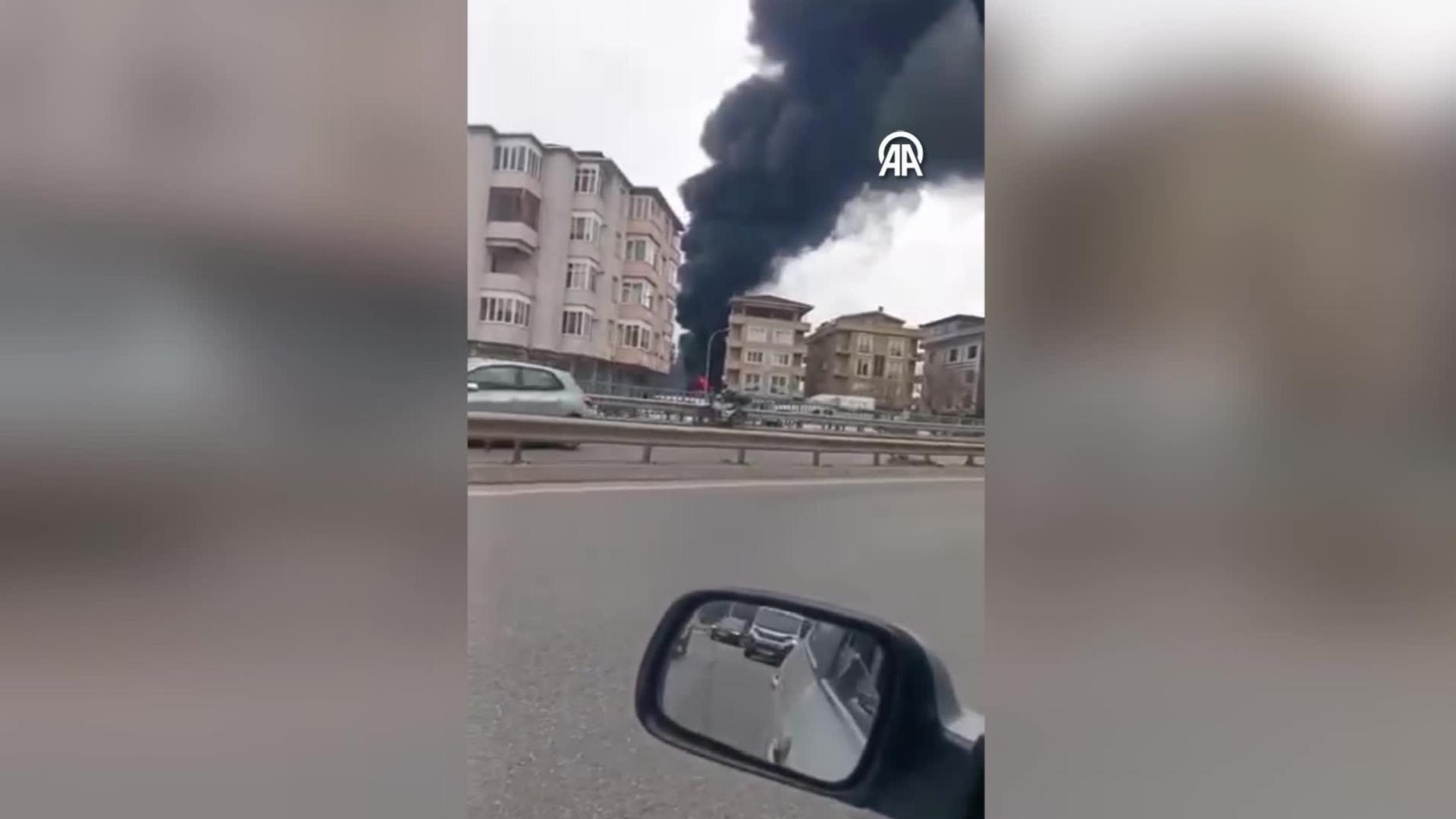 guncelleme-pendikte-bir-depoda-cikan-yangin-sonduruldu-haberi-5DhOOELI.jpg