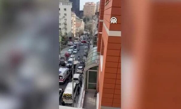 GÜNCELLEME – Şişli’de silahla vurularak yaralanan kişi hastanede yaşamını yitirdi haberi