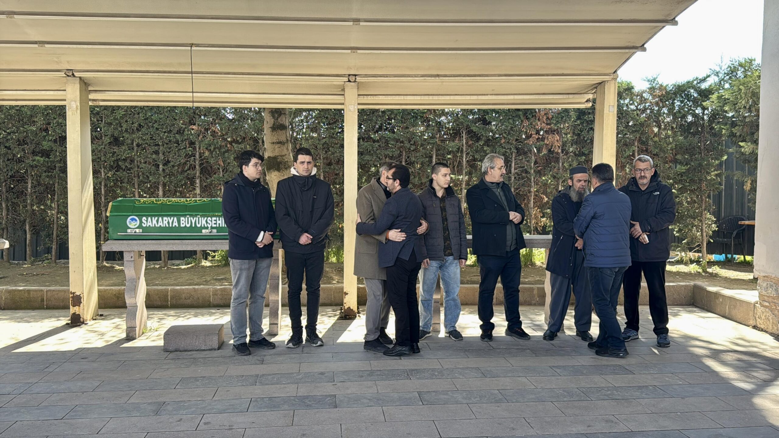 ibn-haldun-universitesi-rektoru-arkanin-annesinin-cenazesi-sakaryada-defnedildi-haberi-CcadpWUM.jpg