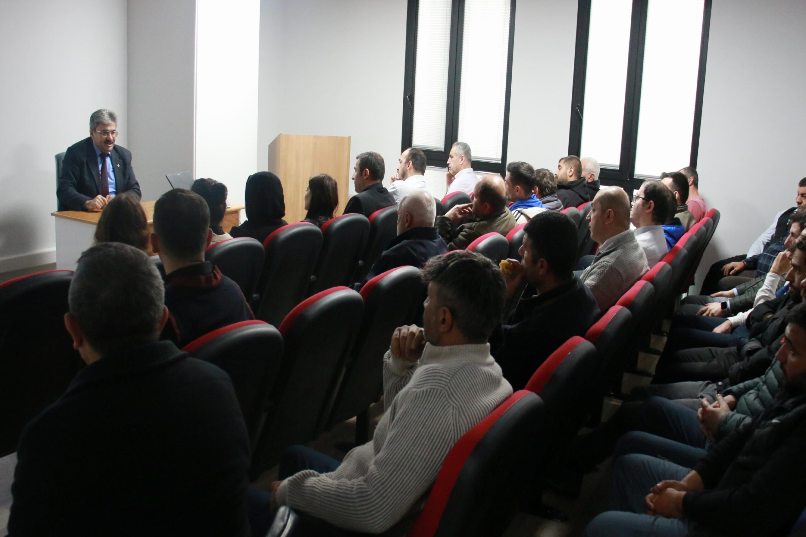 inegolde-18-mart-canakkale-zaferi-konferansi-duzenlendi-haberi-Z2PzWiTN.jpg