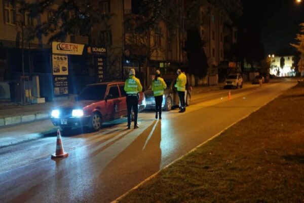 İnegöl’de polis ekipleri trafik uygulaması yaptı haberi