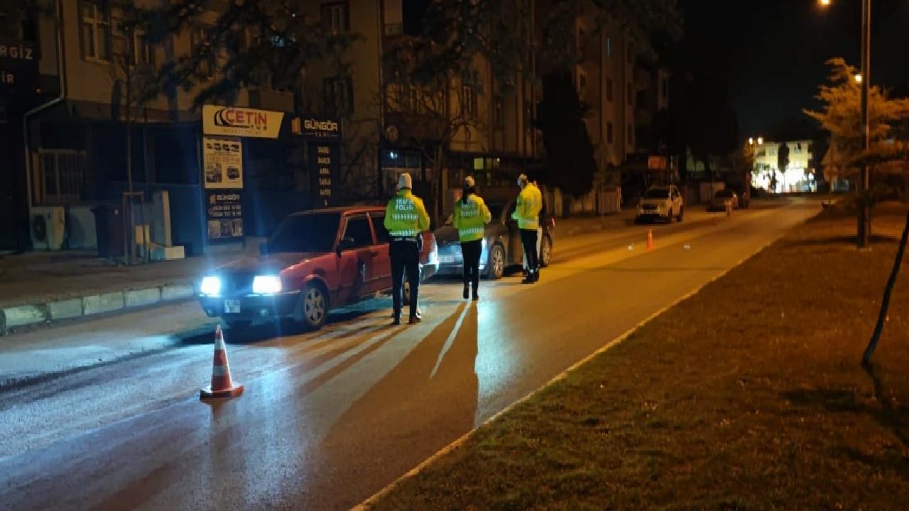 inegolde-polis-ekipleri-trafik-uygulamasi-yapti-haberi-MSCfYAz2.jpg