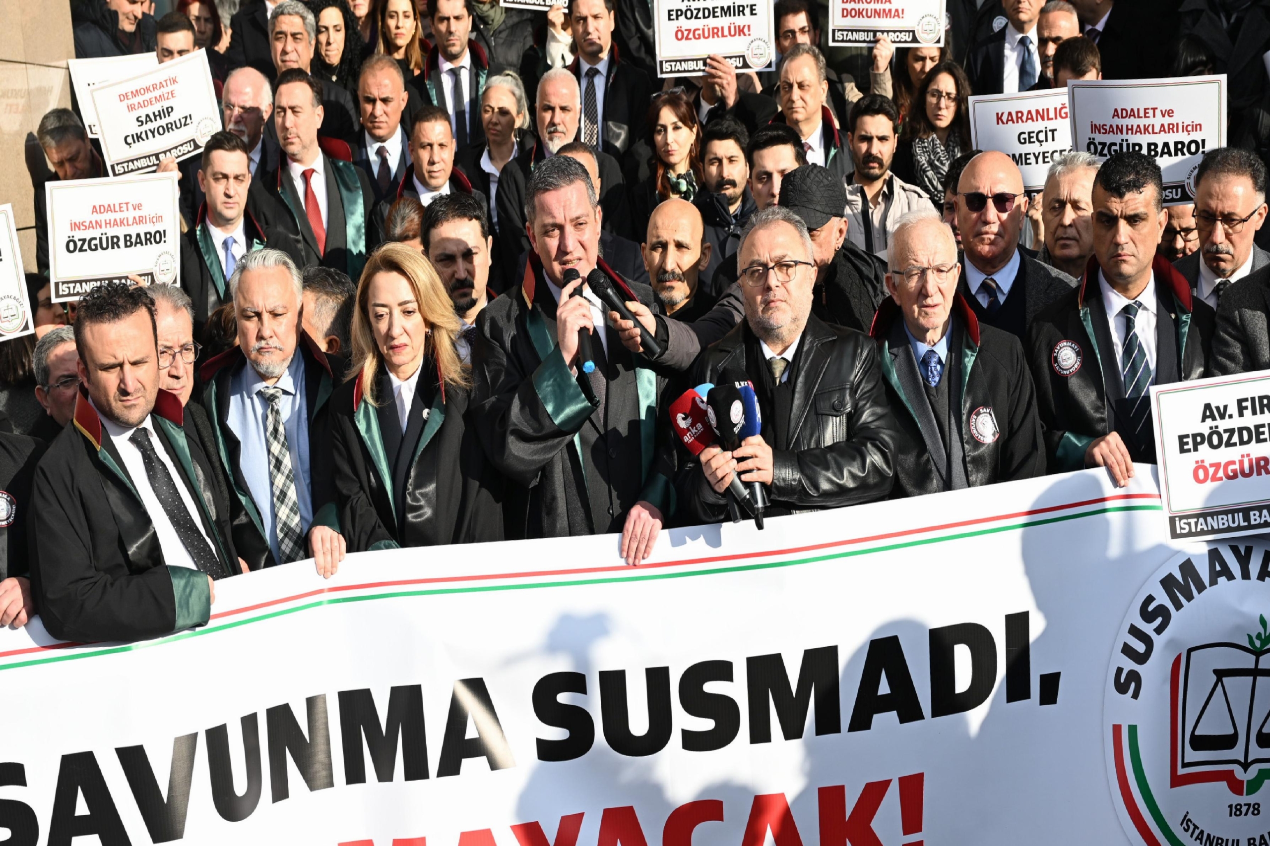 istanbul-barosu-baskani-ve-yonetim-kurulu-uyeleri-hakim-karsisina-cikti-haberi-Q4vzFmud.jpg