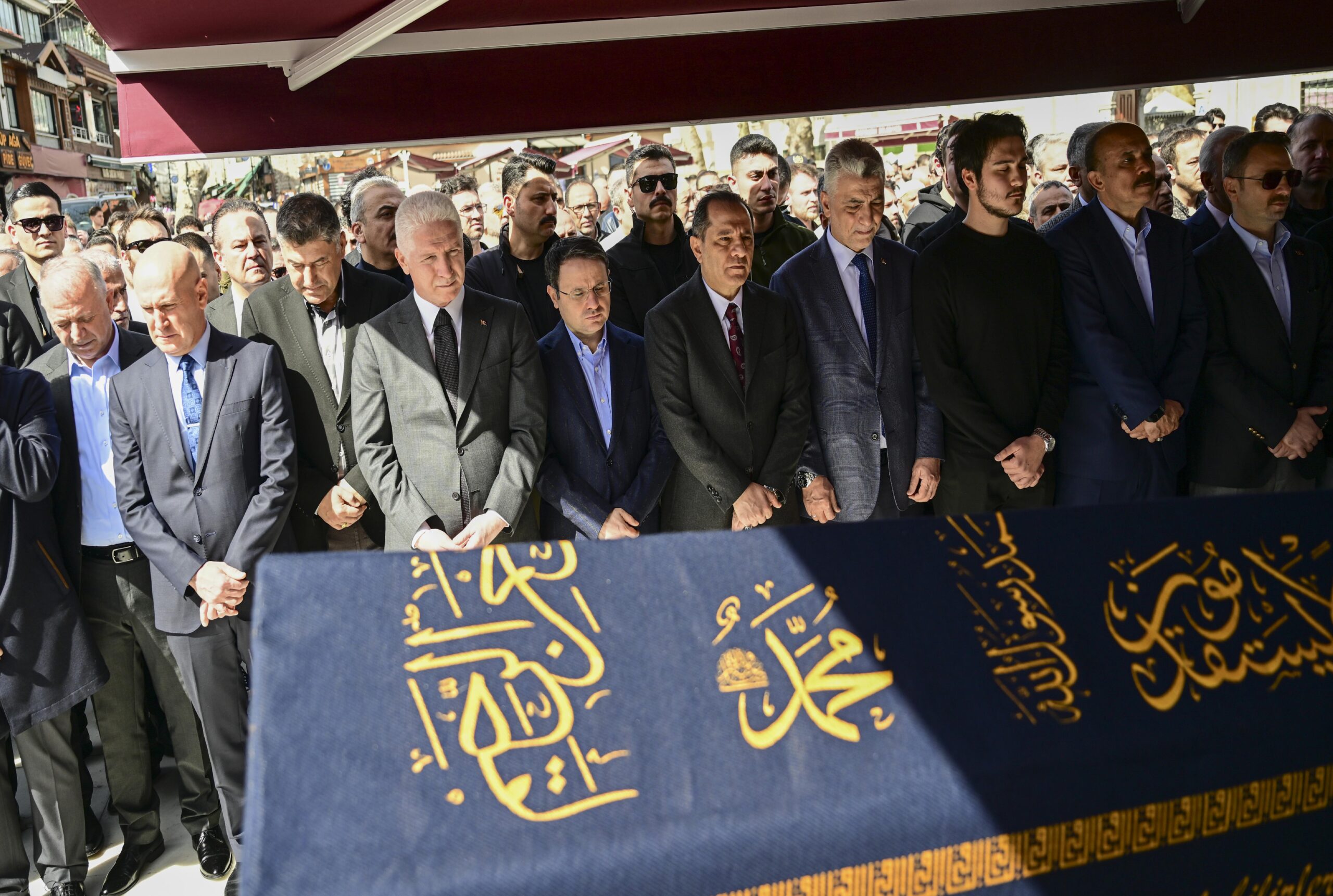 istanbul-emniyet-muduru-yildizin-kayinpederi-son-yolculuguna-ugurlandi-haberi-l2SvHrvz.jpg