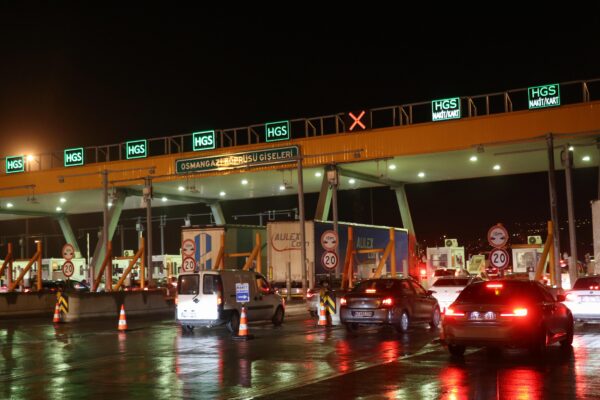 İstanbul-İzmir Otoyolu ile Osmangazi Köprüsü’nde bayram yoğunluğu başladı haberi