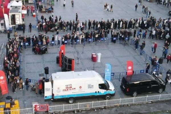 İstanbul Müftülüğü ramazanda mobil ikram aracıyla binlerce kişiye ulaştı haberi