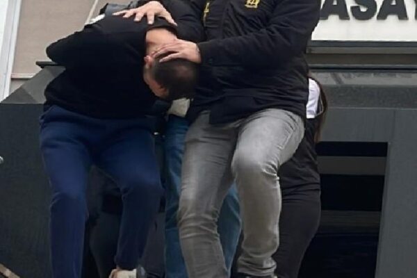 İstanbul ve Kocaeli’deki dolandırıcılık operasyonunda 3 şüpheli gözaltına alındı haberi