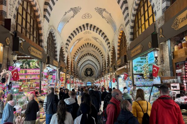 İstanbul’da bayram alışverişi hareketliliği yaşanıyor haberi