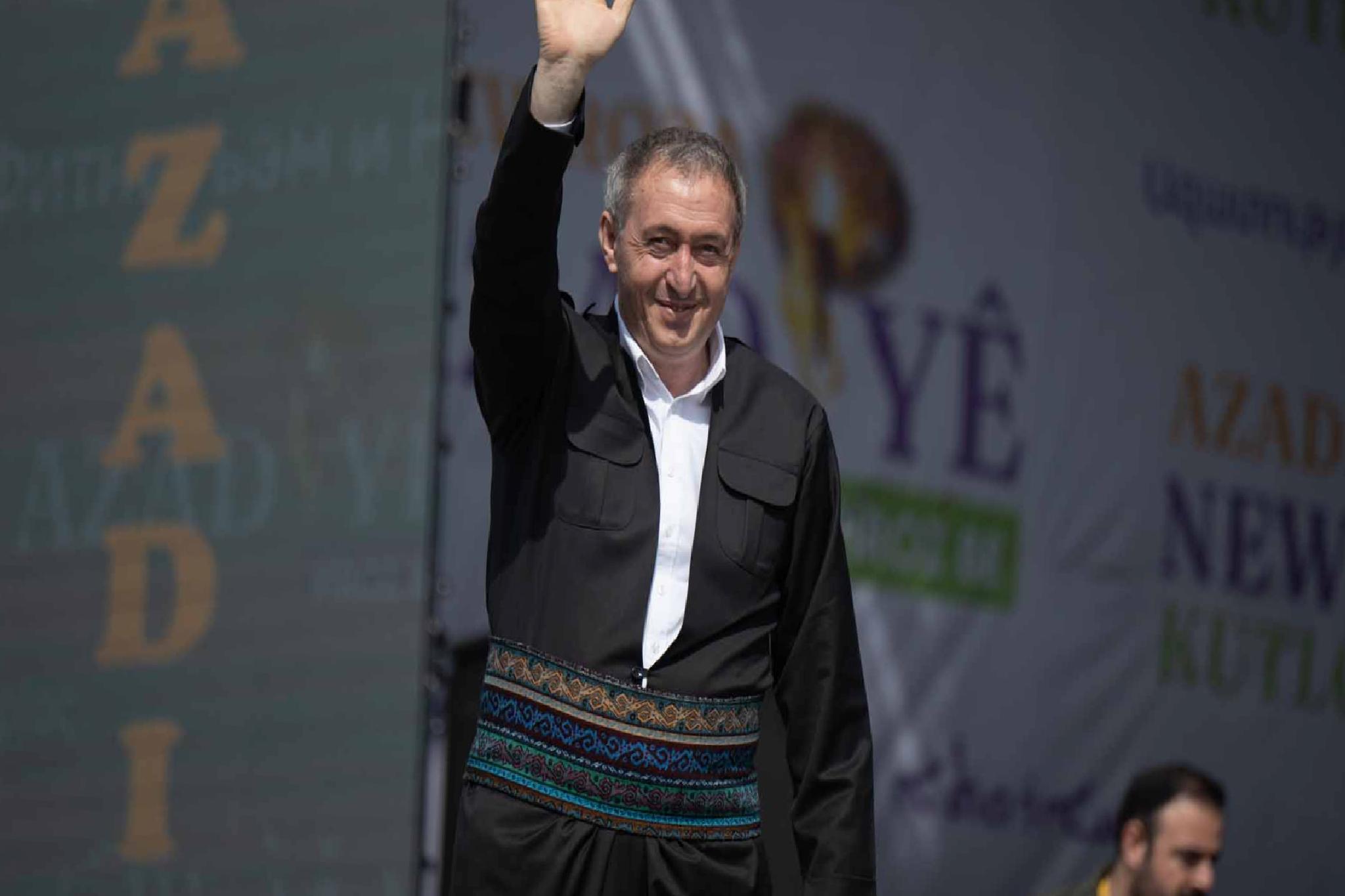 istanbulda-dem-parti-nevruz-etkinligi-duzenledi-haberi-hCnqTYEd.jpg
