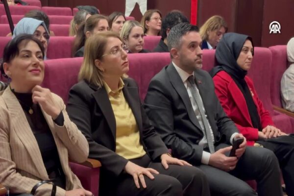 İstanbul’da “Kadın İstihdamı ve Ailenin Sosyal Refah Düzeyinin Yükseltilmesi” söyleşisi yapıldı haberi