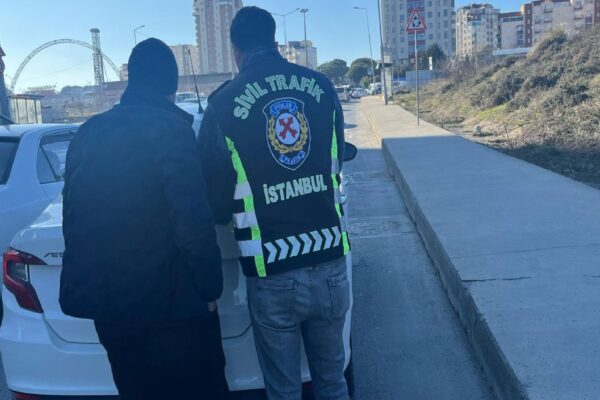 İstanbul’da kaldırımda araç süren kişiye para cezası verildi haberi