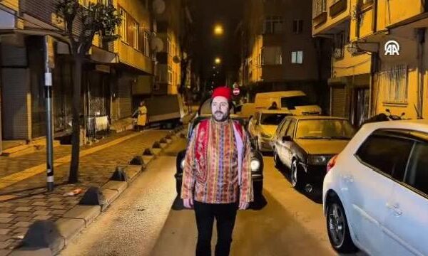İstanbul’da ramazan davulcularının sahur mesaisi başladı haberi