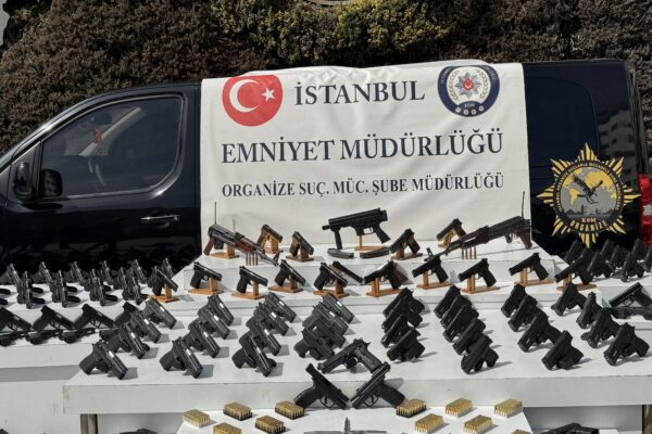 İstanbul’da suç örgütlerine yönelik operasyonlarda 49 şüpheli tutuklandı haberi