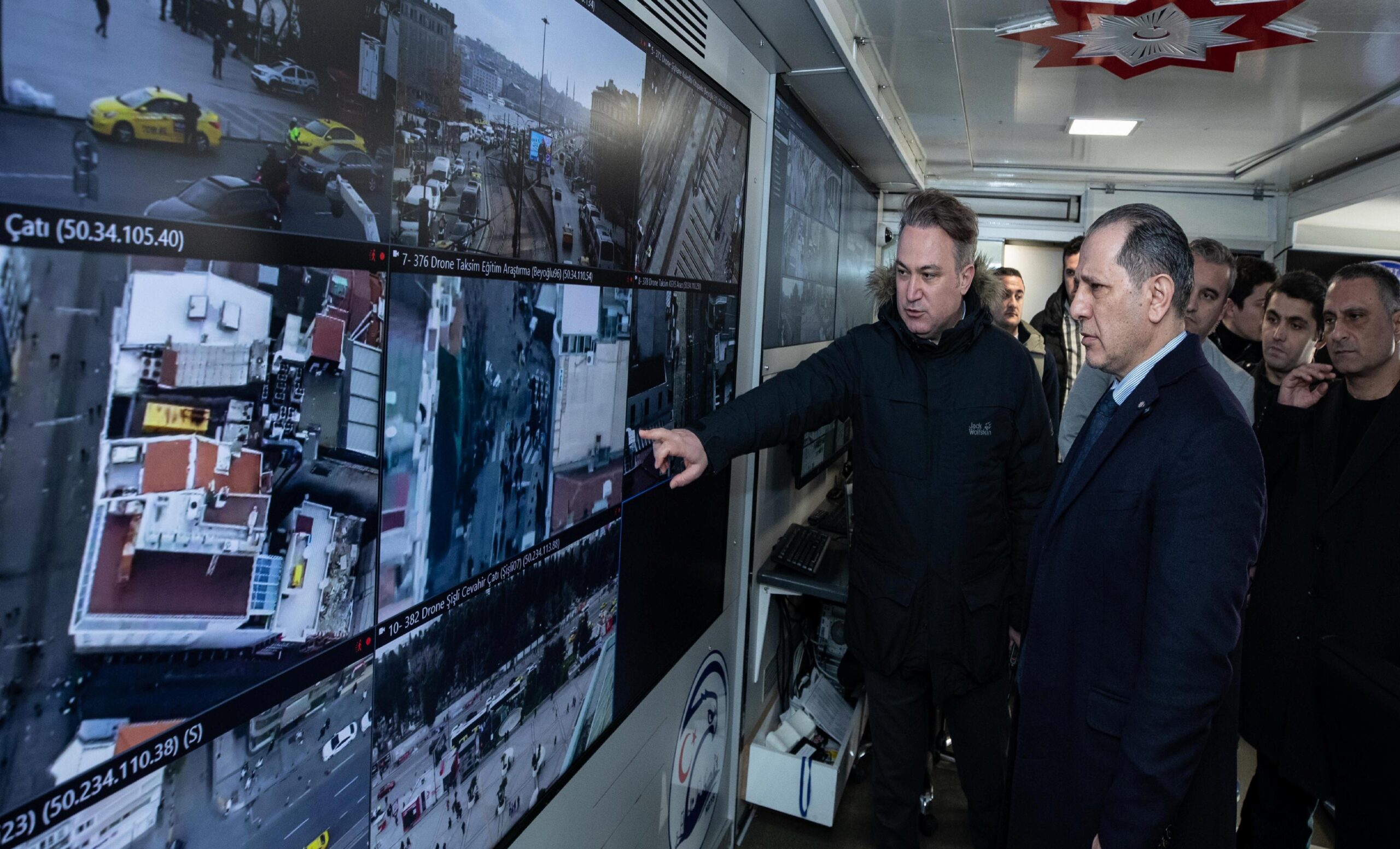 istiklal-caddesinde-yuruyus-yapmak-isteyen-gruba-izin-verilmedi-haberi-u1NuzJFj.jpg