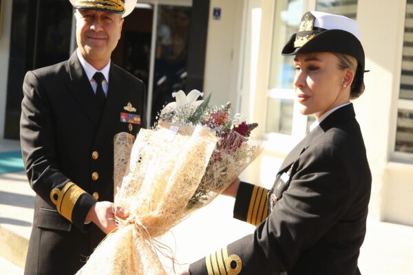 Kadın bahriyeliler, TCG Nusret Gemisi ile Çanakkale Boğazı’ndaki seyir faaliyetine katıldı haberi