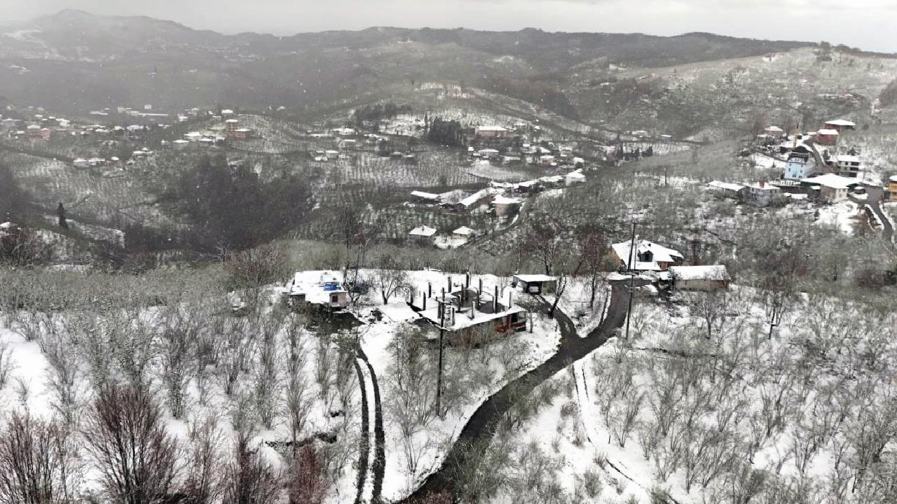 karabuk-kocaeli-ve-sakaryanin-yuksek-kesimlerinde-kar-yagisi-suruyor-haberi-aCNDkVpB.jpg
