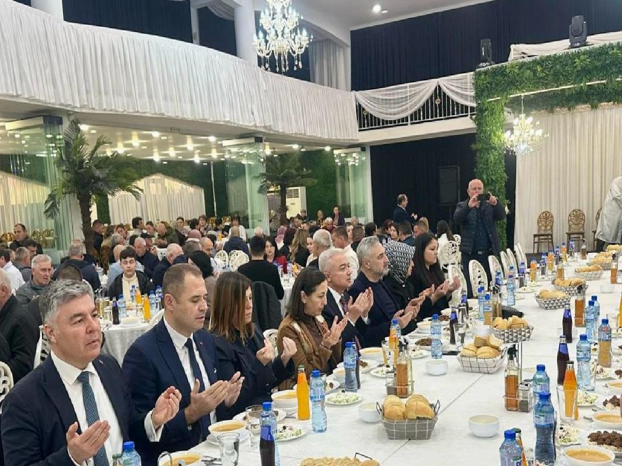 kirklareli-valisi-turan-bulgaristanda-soydaslarla-iftarda-bulustu-haberi-sJDgDw1D.jpg