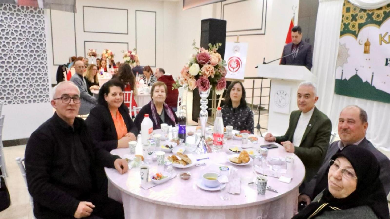 kirklareli-valisi-turan-sehit-aileleri-ve-gazilerle-bir-araya-geldi-haberi-FhThR59W.jpg