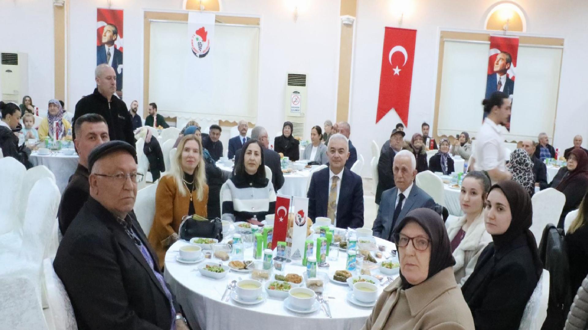 kirklareli-valisi-turan-sehit-aileleri-ve-gazilerle-bir-araya-geldi-haberi-Uwf2YUdI.jpg
