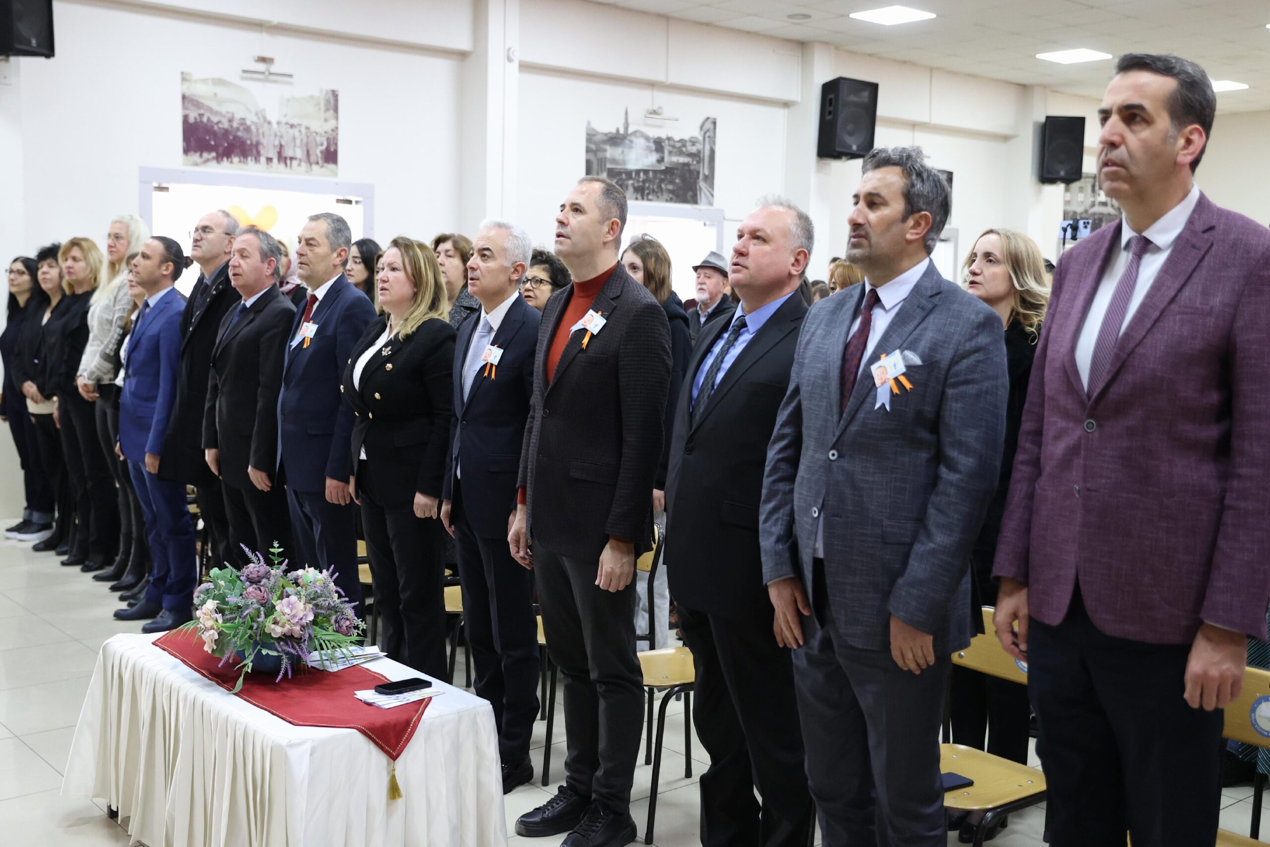 kirklarelinde-down-sendromlu-ogrenciler-farkindalik-icin-sahneye-cikti-haberi-ApqPQDe6.jpg