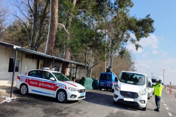 Kırklareli’nde jandarma ekipleri trafik denetimi yaptı haberi