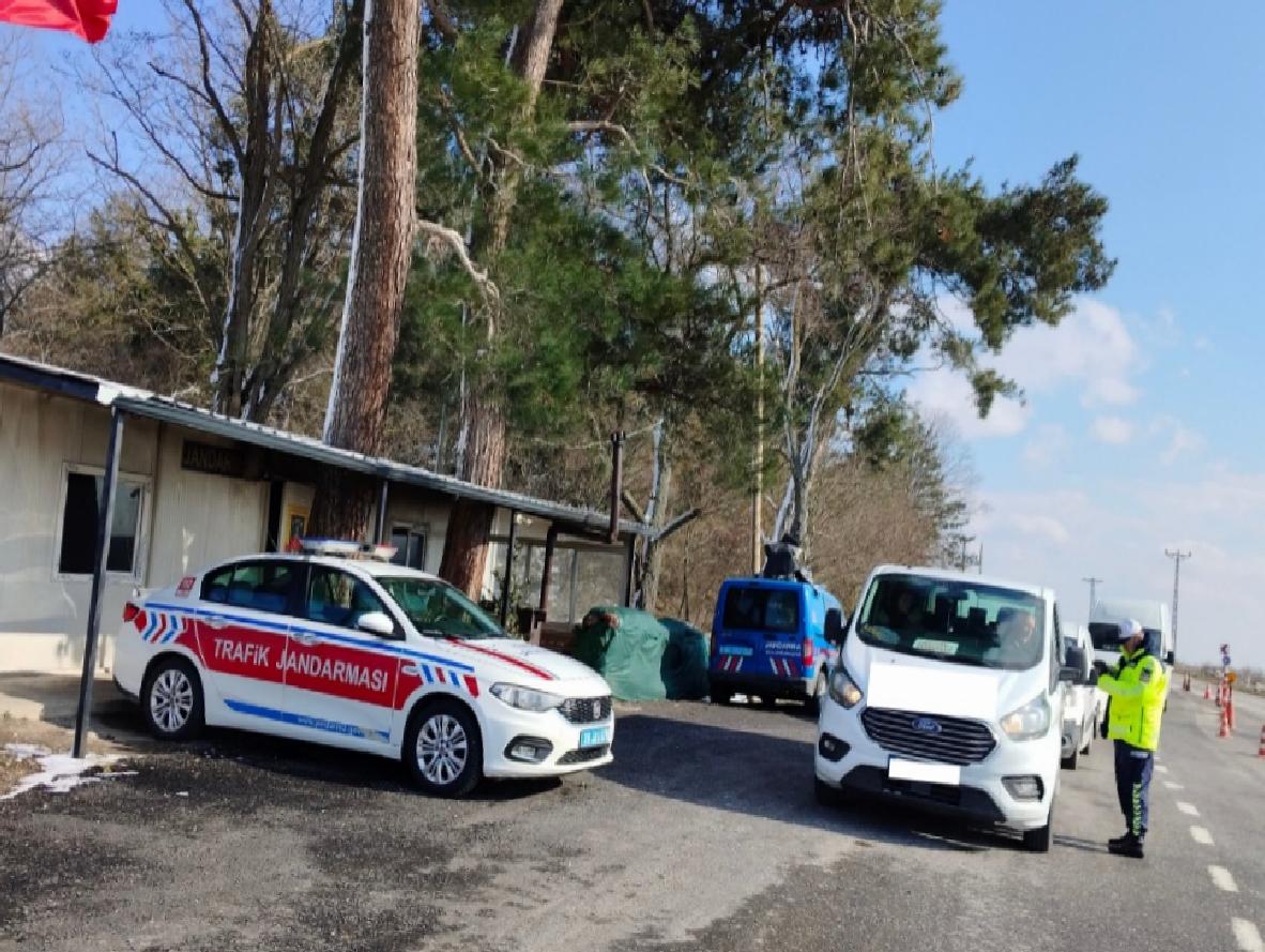 kirklarelinde-jandarma-ekipleri-trafik-denetimi-yapti-haberi-yj2W3Qgc.jpg