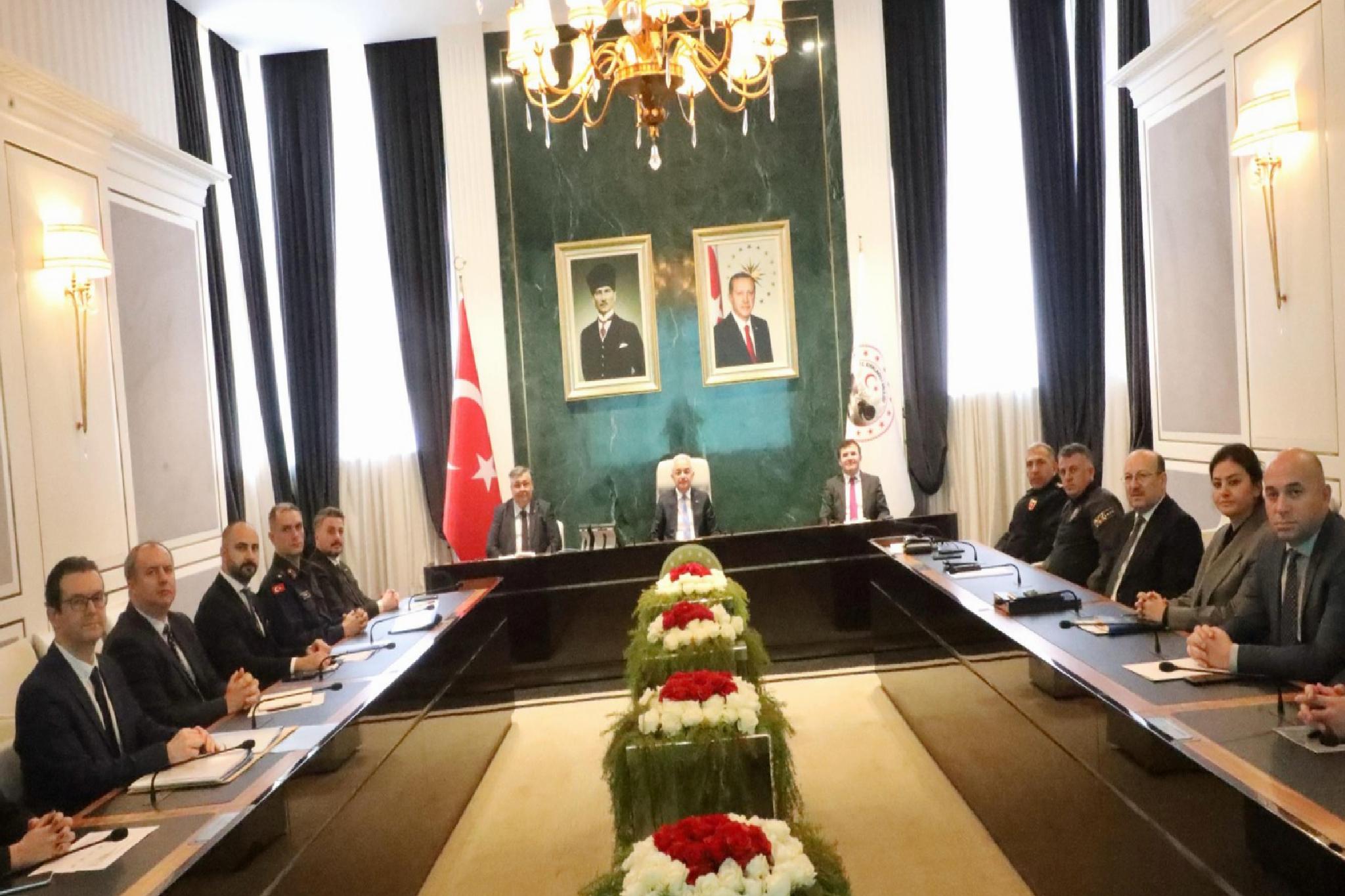 kirklarelinde-sahipsiz-sokak-hayvanlari-denetleme-komisyon-toplantisi-yapildi-haberi-8nAePa1k.jpg