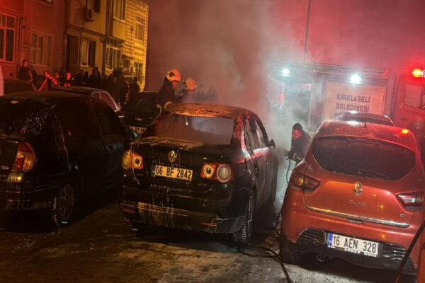 Kırklareli’nde yanan otomobilden 2 araç zarar gördü, 1 kişi yaralandı haberi
