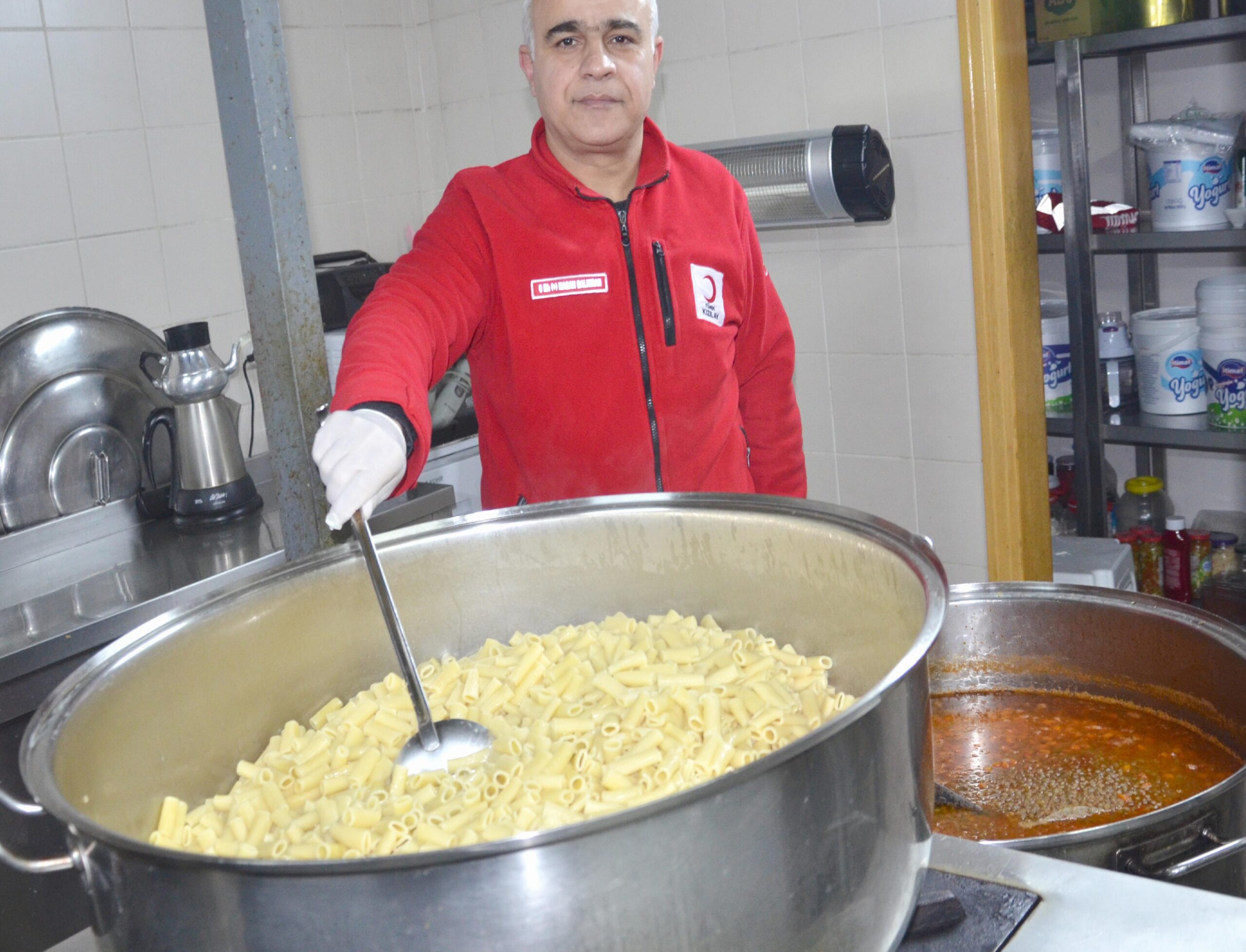 kizilaydan-karamurselde-her-gun-300-kisiye-iftar-haberi-QVMxv68X.jpg