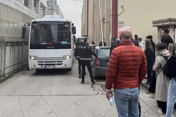 Kocaeli merkezli dolandırıcılık operasyonunda 20 şüpheli tutuklandı haberi