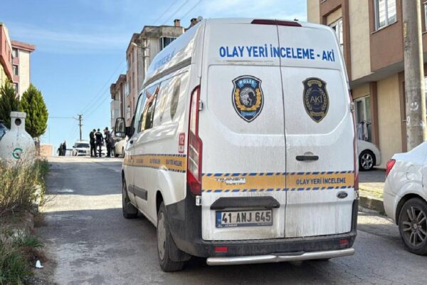 Kocaeli’de 1 kişinin öldüğü komşu kavgasına ilişkin 3 zanlı tutuklandı haberi