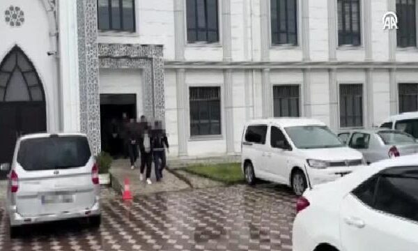 Kocaeli’de 1 kişinin öldüğü silahlı saldırıyla ilgili yakalanan zanlı tutuklandı haberi