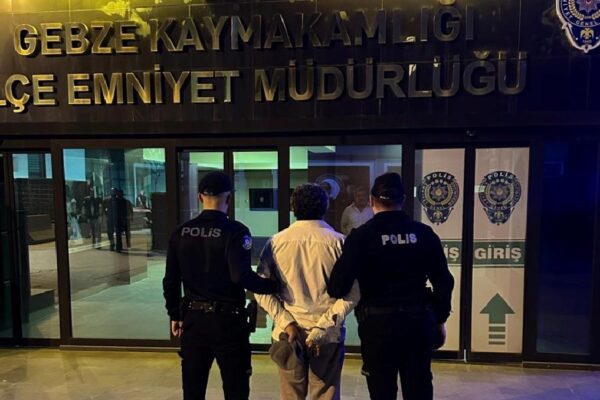 Kocaeli’de, 17 yıl 8 ay kesinleşmiş hapis cezası bulunan firari hükümlü yakalandı haberi