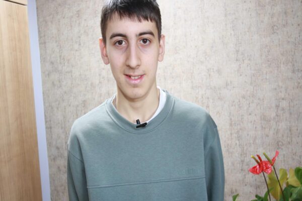 Kocaeli’de eğitim alan otizmli genç, Adalet Bakanlığında memur oldu haberi