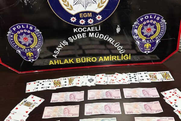 Kocaeli’de kumar oynayan 4 kişiye 36 bin 988 lira ceza verildi haberi
