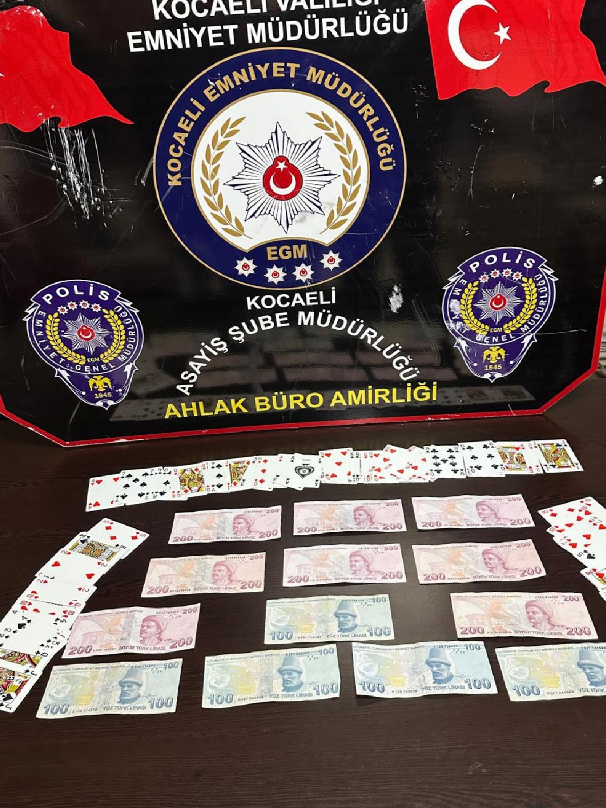 kocaelide-kumar-oynayan-4-kisiye-36-bin-988-lira-ceza-verildi-haberi-8r3cjsNL.jpg