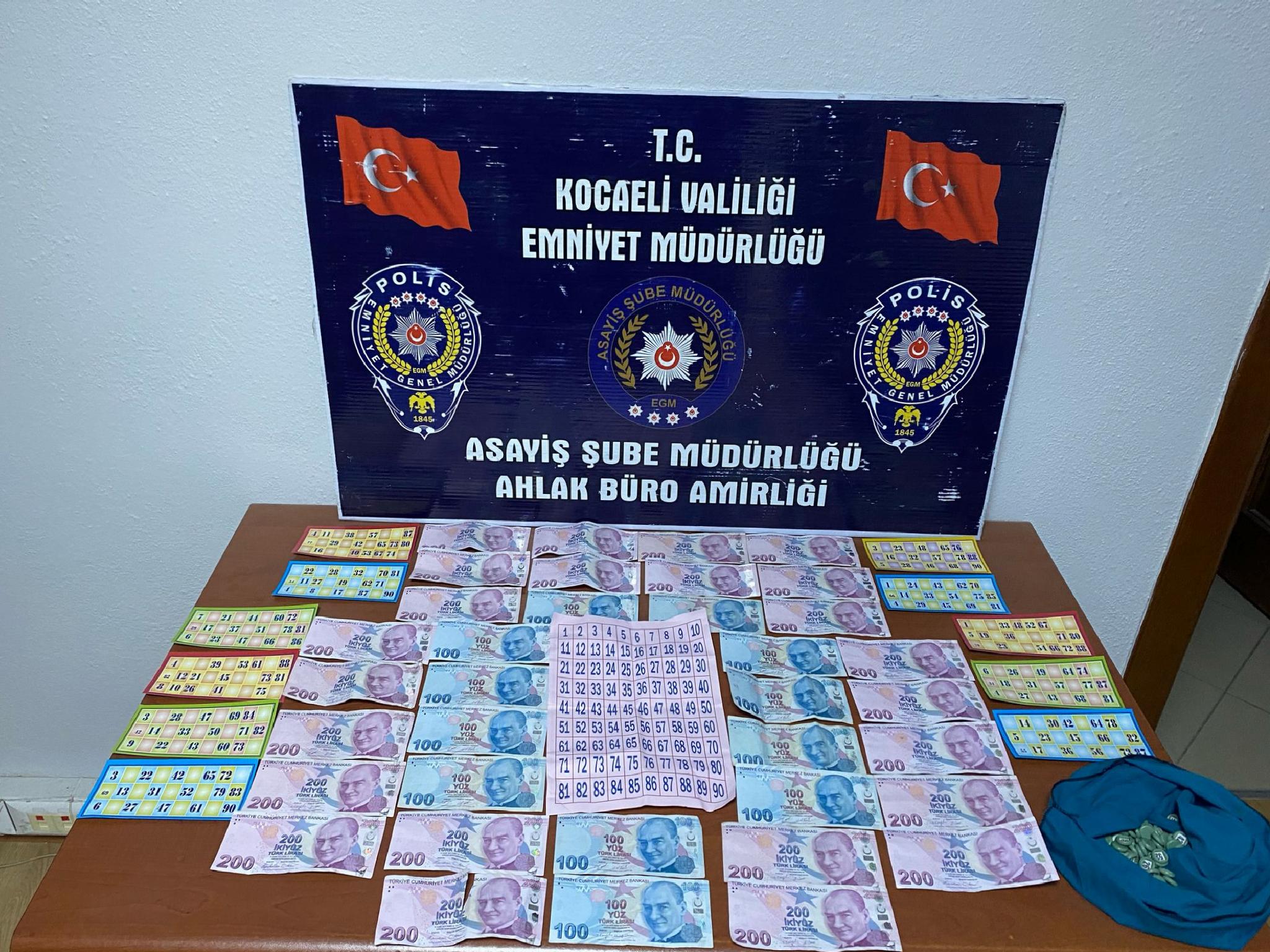 kocaelide-kumar-oynayan-7-kisiye-64-bin-729-lira-ceza-kesildi-haberi-8XjRcbil.jpg
