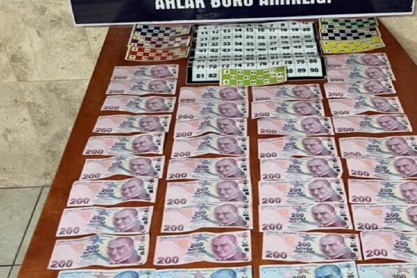 Kocaeli’de kumar oynayan 7 kişiye 64 bin 729 lira ceza kesildi