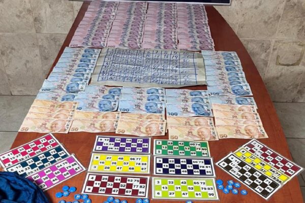 Kocaeli’de kumar oynayan 8 kişiye 73 bin 976 lira para cezası kesildi haberi